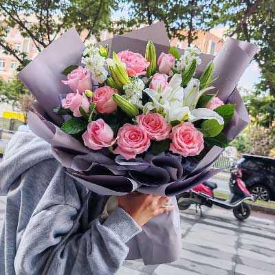 马鞍山11朵戴安娜粉玫瑰百合，与你一起追逐梦想