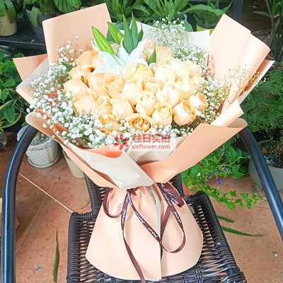 马鞍山33朵香槟玫瑰百合，心里永远是你